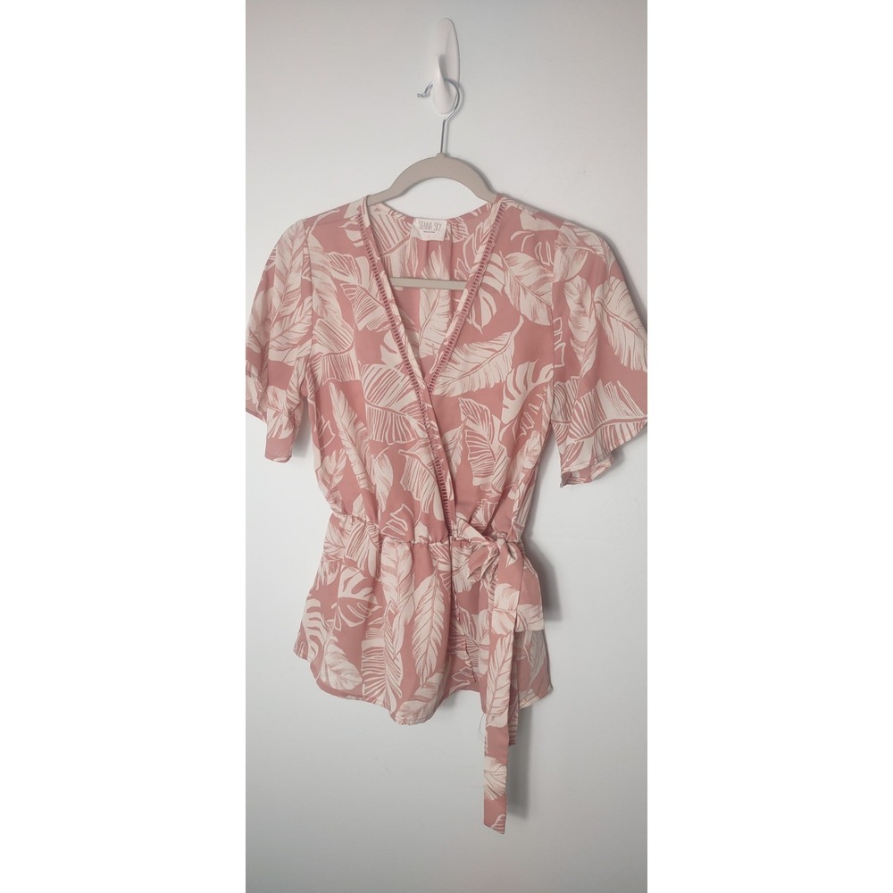 Coquette Blouse Relaxed Elegance Palm Leaf Ruffle Hem Pale Peach V Neck SZ Small